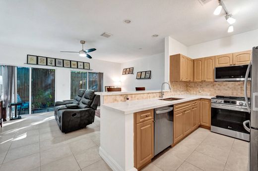 Residential complexes in Fort Lauderdale, Broward County