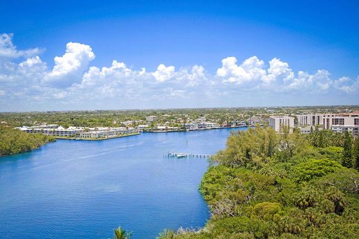 Residential complexes in Boca Raton, Palm Beach