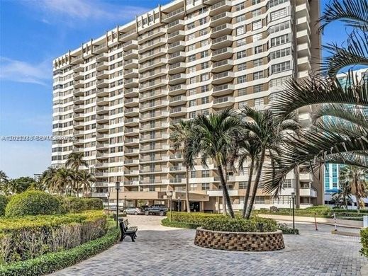 Residential complexes in Hallandale, Broward County