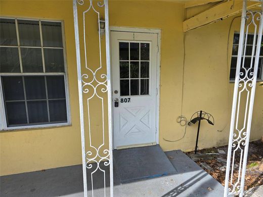 Residential complexes in Fort Lauderdale, Broward County