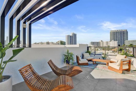 Residential complexes in Miami Beach, Miami-Dade