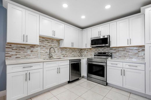 Residential complexes in Delray Beach, Palm Beach