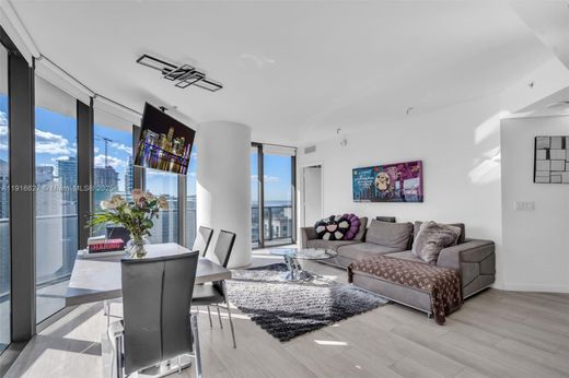 マイアミ, Miami-Dade Countyのアパートメント・コンプレックス