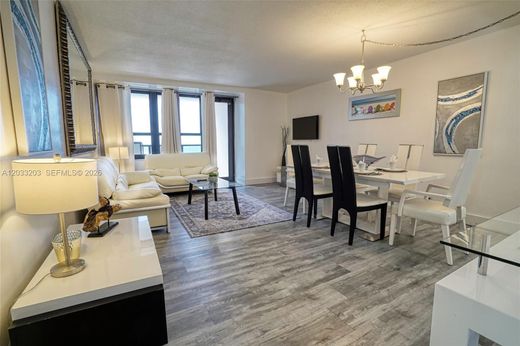 Residential complexes in Miami Beach, Miami-Dade