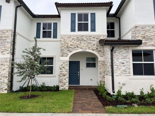 Townhouse in North Miami, Miami-Dade