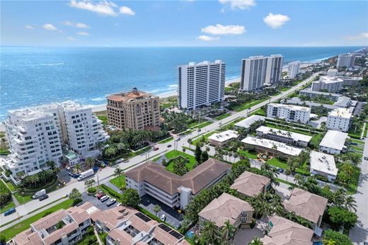 Residential complexes in Boca Raton, Palm Beach