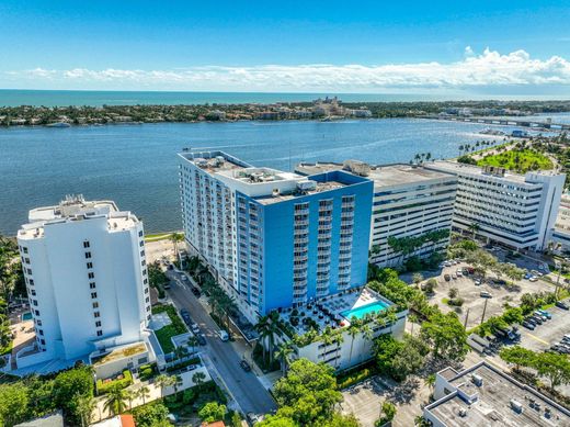 Residential complexes in West Palm Beach, Palm Beach