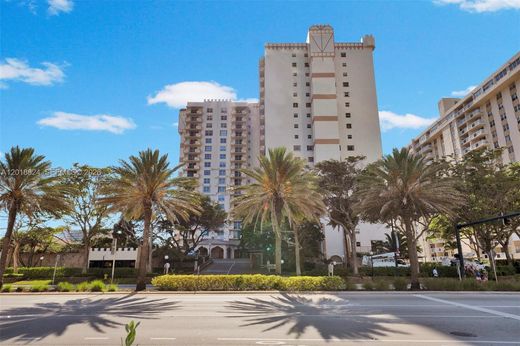 Residential complexes in Hallandale, Broward County