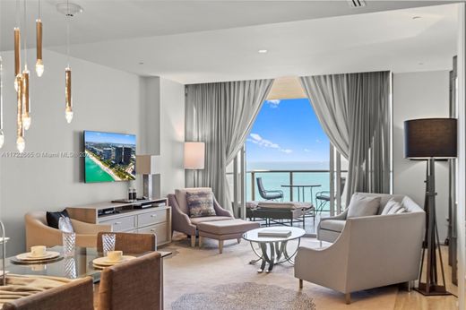 Bal Harbour, Miami-Dade Countyのアパートメント・コンプレックス