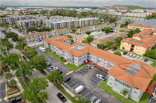 Edificio en Hialeah Gardens, Miami-Dade County