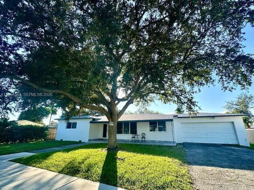 Villa in Hallandale, Broward County