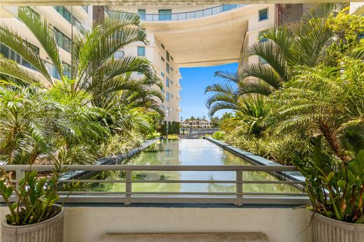 Residential complexes in Miami Beach, Miami-Dade