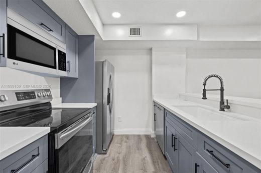 Residential complexes in Hollywood, Broward County