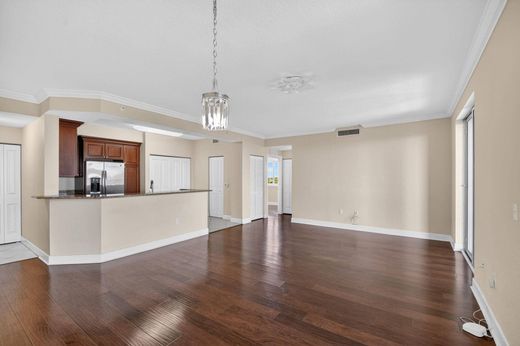 Residential complexes in Boynton Beach, Palm Beach