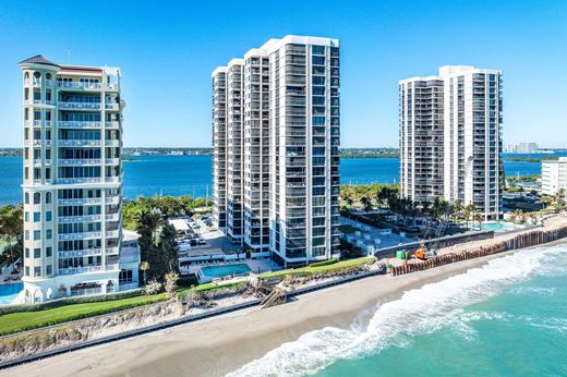 Residential complexes in Palm Beach Shores, Palm Beach