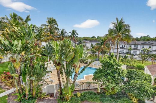 Residential complexes in Boca Raton, Palm Beach