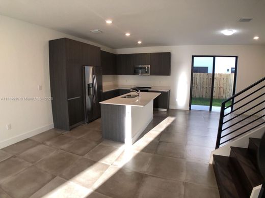 Dom miejski w Miami Terrace Mobile Home, Miami-Dade County