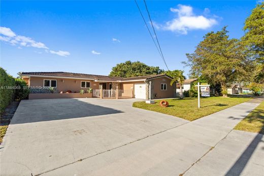 Villa - Miami Lakes, Miami-Dade County