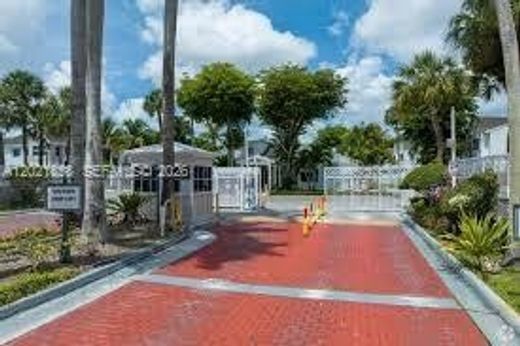 Residential complexes in Hialeah, Miami-Dade