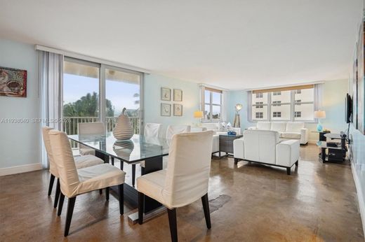 Residential complexes in Hollywood, Broward County