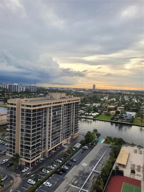Hallandale Beach, Broward Countyのアパートメント・コンプレックス