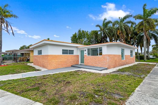 Villa in Hallandale, Broward County