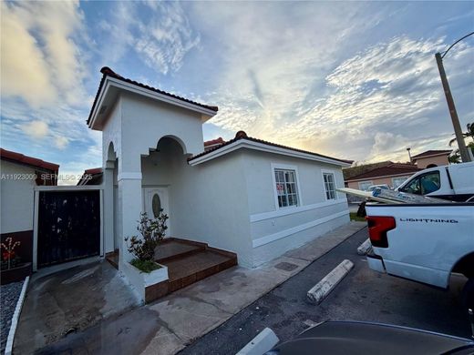 Villa in Hialeah Gardens, Miami-Dade