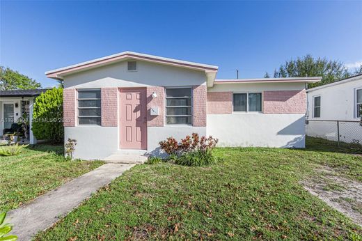 Villa in Hallandale, Broward County