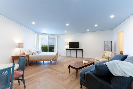 Residential complexes in West Palm Beach, Palm Beach