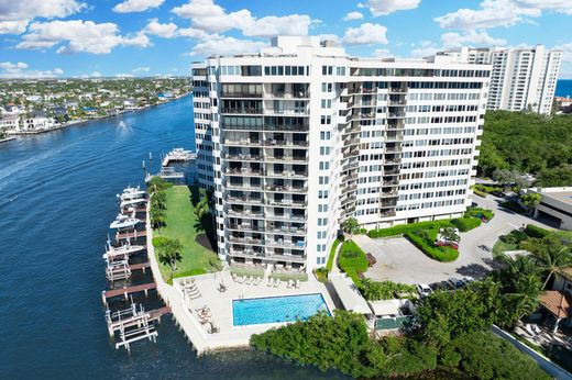 Residential complexes in Highland Beach, Palm Beach