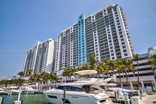 Residential complexes in Miami Beach, Miami-Dade