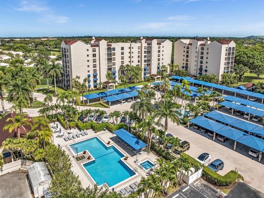 Residential complexes in Boca Raton, Palm Beach
