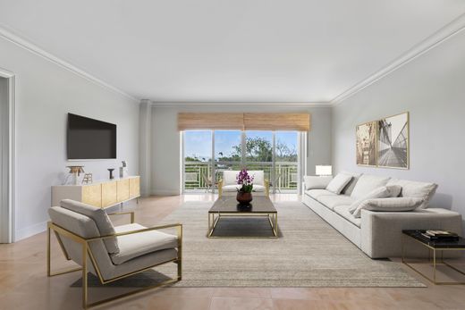 Residential complexes in Palm Beach, Florida