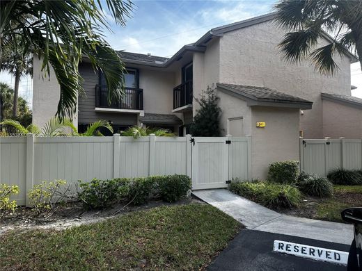 Residential complexes in Coconut Creek, Broward County