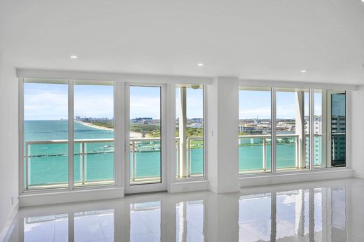 Residential complexes in Fort Lauderdale, Broward County