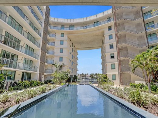 Residential complexes in Miami Beach, Miami-Dade