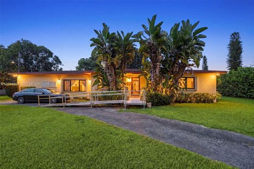 Villa in Opa-locka North  (historical), Miami-Dade