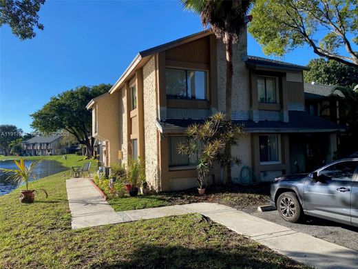 Residential complexes in Plantation, Broward County