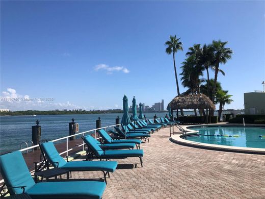 ‏בניין ב  Bay Harbor Islands, Miami-Dade County