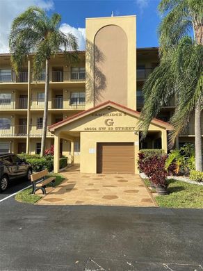 Residential complexes in Pembroke Pines, Broward County