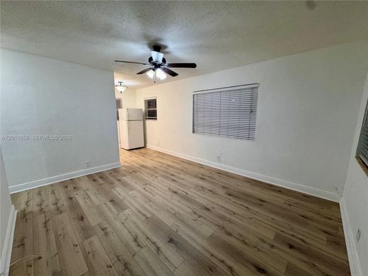 Residential complexes in North Miami Beach, Miami-Dade