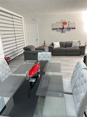 Жилой комплекс, Майами, Miami-Dade County