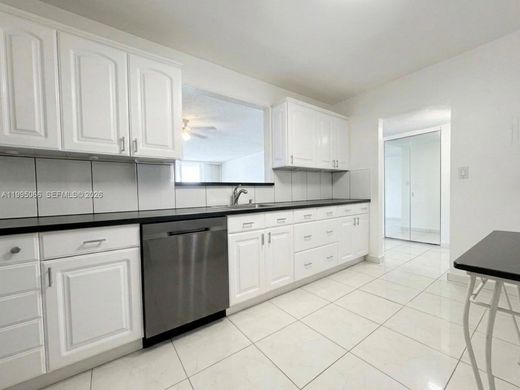Residential complexes in Hollywood, Broward County