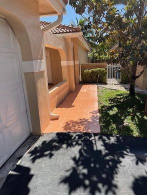 Villa - Weston, Broward County