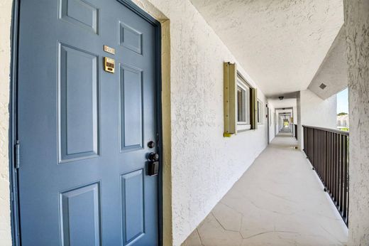 Residential complexes in Delray Beach, Palm Beach