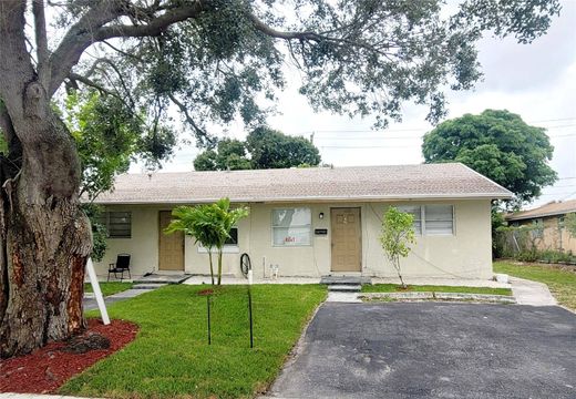 Residential complexes in Oakland Park, Broward County