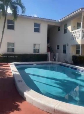 Residential complexes in Fort Lauderdale, Broward County
