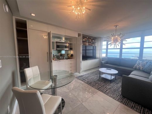 Residential complexes in Miami Beach, Miami-Dade