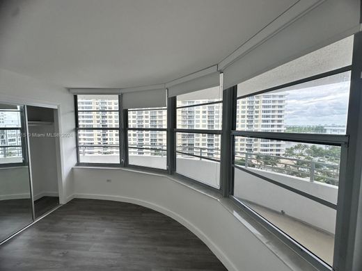 Residential complexes in Miami Beach, Miami-Dade