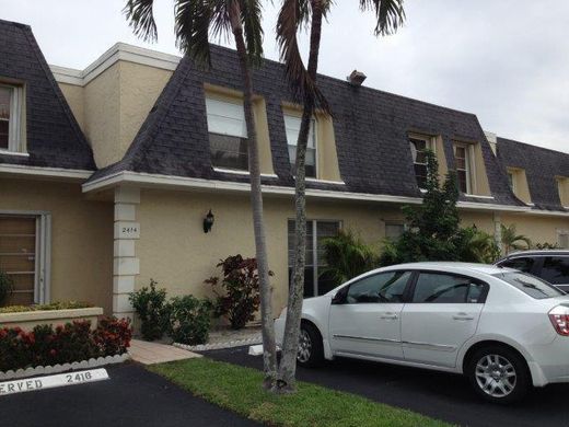 Townhouse in Hallandale, Broward County